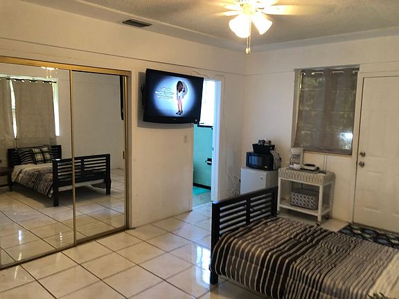 4th image of 211 NW 24th Ct #5