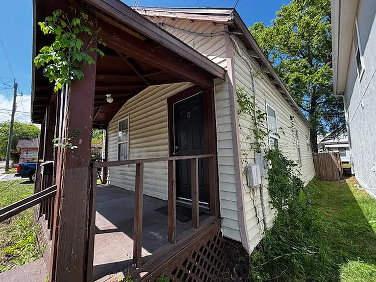 1219 Grothe St — Photo 12