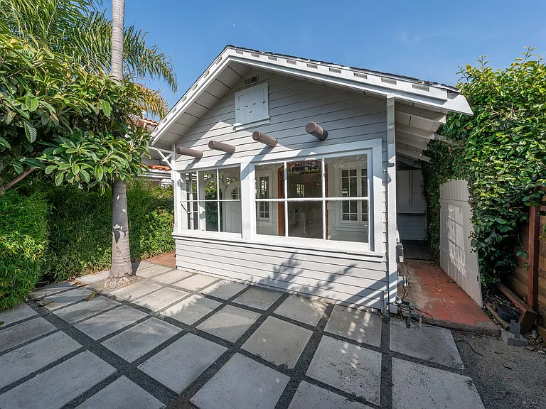 706 Marine St — Photo 17