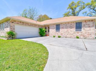 300 Crestwood Dr, Kerrville, TX 78028