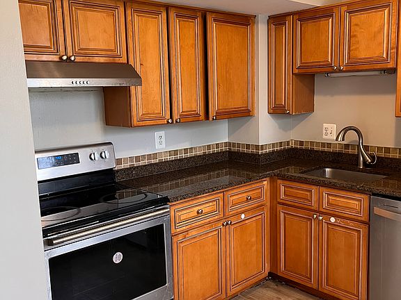5th image of 8486 Georgian Ct