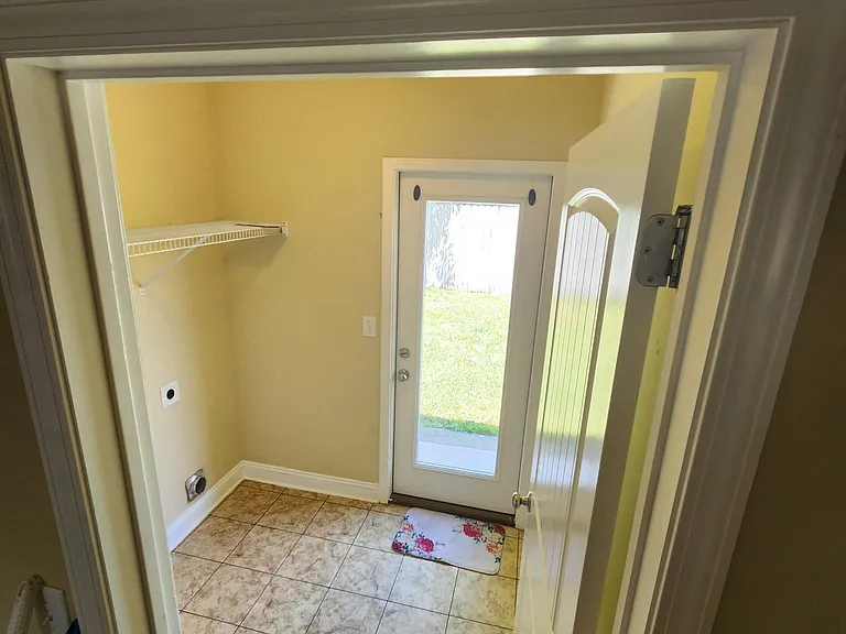 9718 Estate Dr — Photo 23