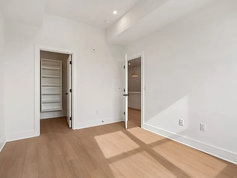 20 West — Photo 175