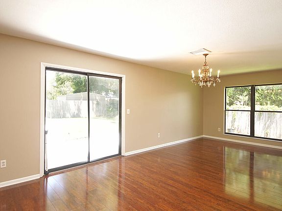 5th image of 204 Hudson Dr NW