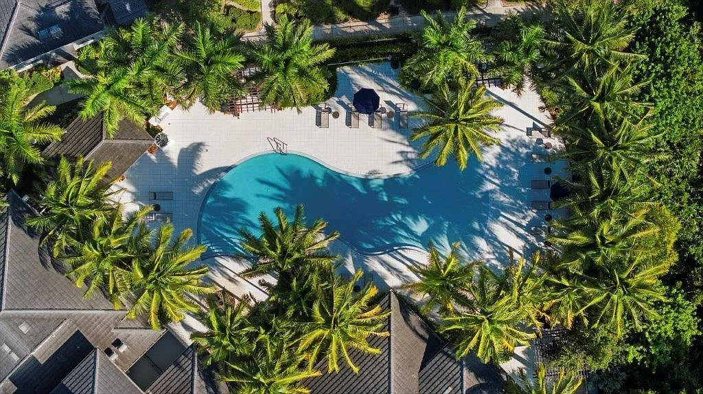 The Hamptons at Palm Beach Gardens Apartments — Photo 1