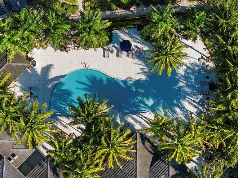 The Hamptons at Palm Beach Gardens Apartments — Photo 1