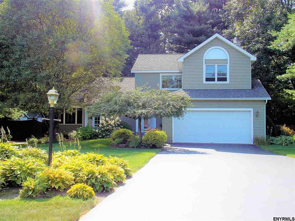1st image of 3 Briar Ln