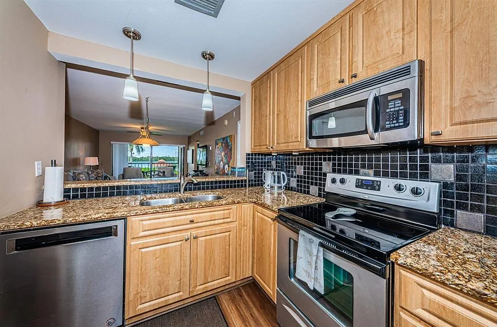 2 bed, 2.0 bath, 915 sqft, $2,000 — Photo 4