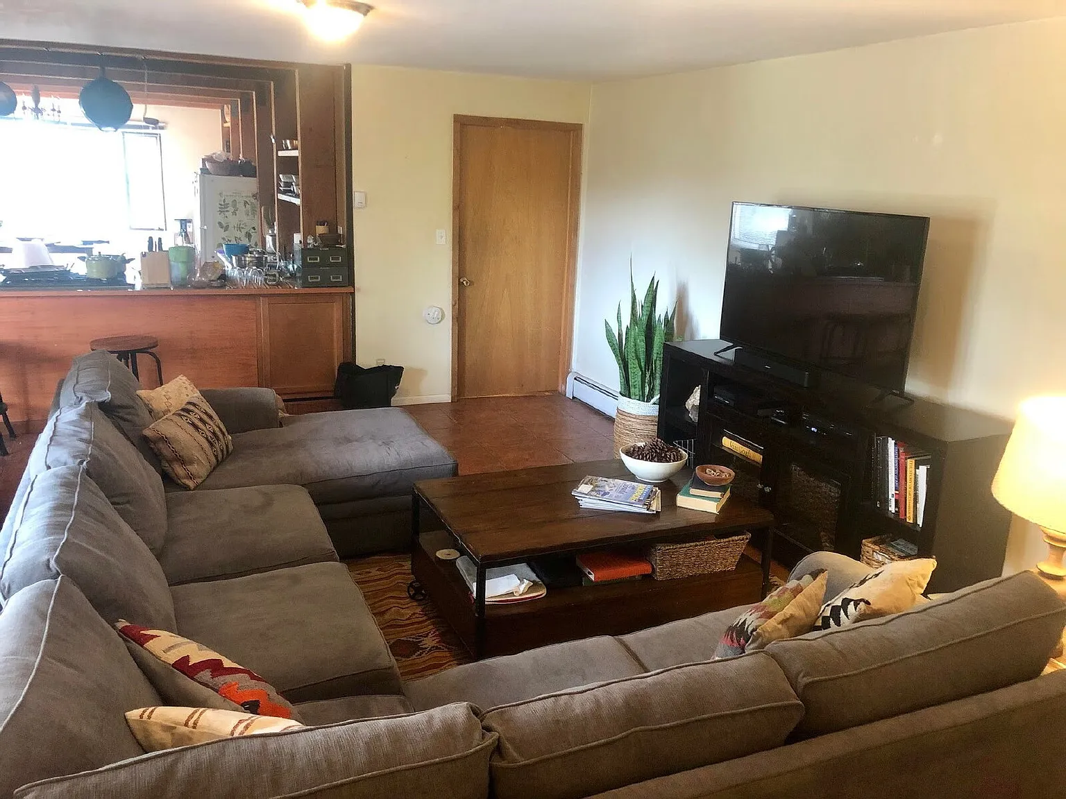 3 bed, 2.0 bath, 2806 sqft, $4,500 — Photo 4