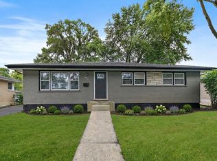 671 W Saint Aubin Dr, Addison, IL 60101