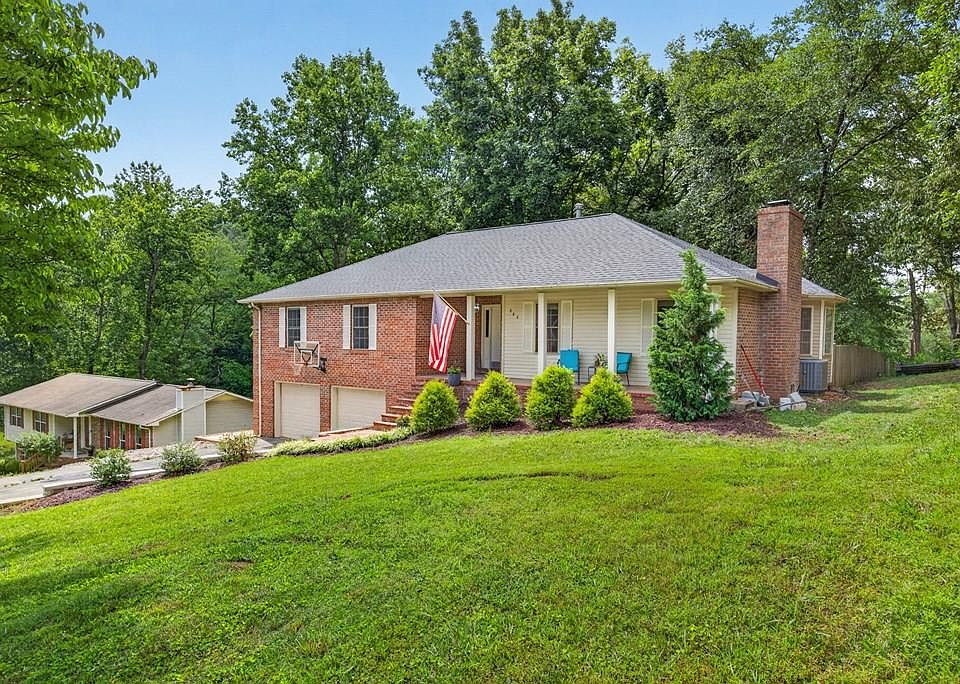 1st image of 864 Spring Valley Rd