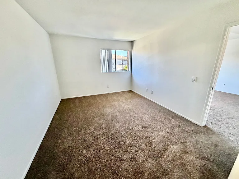Lassen Apartments — Photo 21