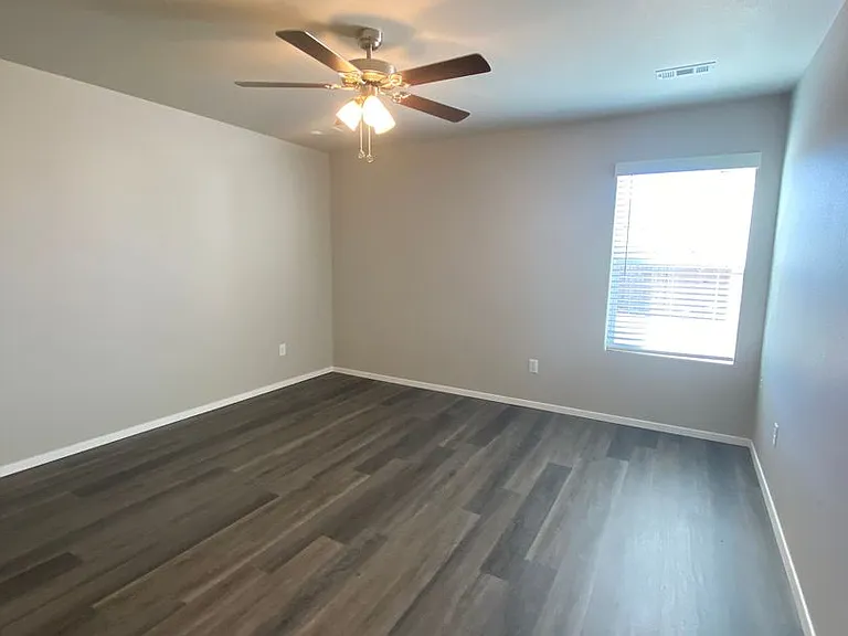 2704B Sidney St — Photo 12