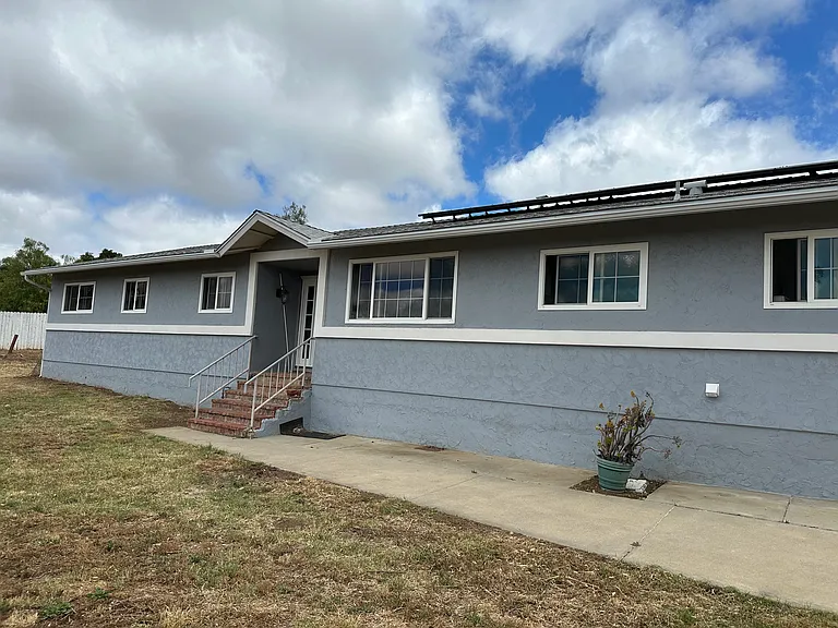 3232 Monterey Crest Dr — Photo 1