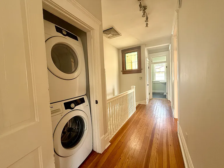 1421 Mapleton Ave — Photo 21