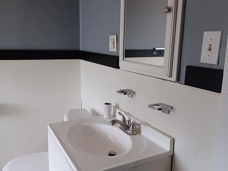 124 E Siebenthaler Ave — Photo 9
