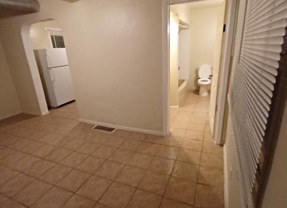3rd image of 202 W Aviation Dr
