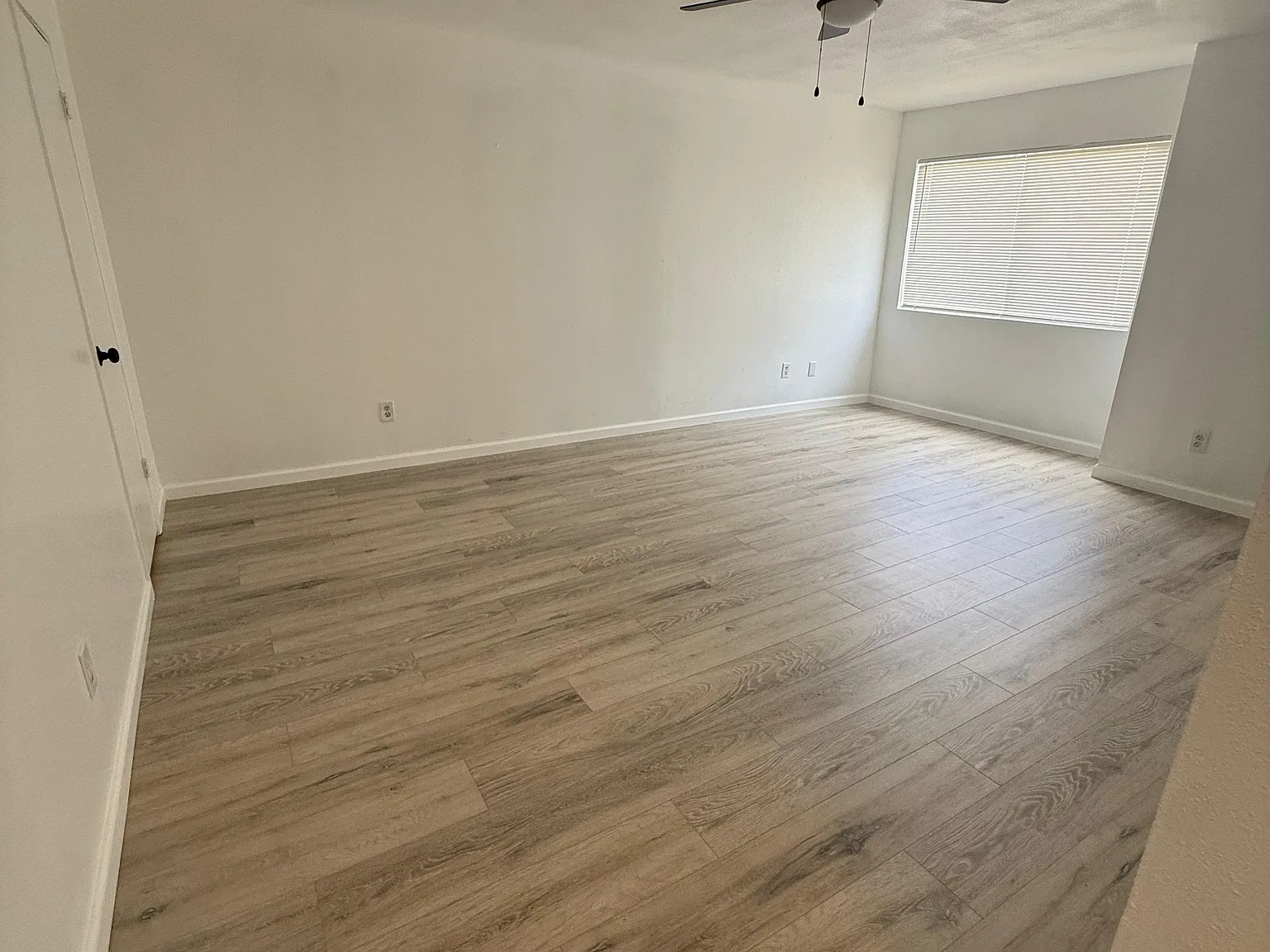 2 bed, 1.5 bath, 1248 sqft, $1,300 — Photo 4