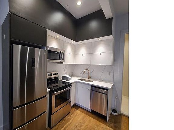 4th image of 137 Willow St Floor 3