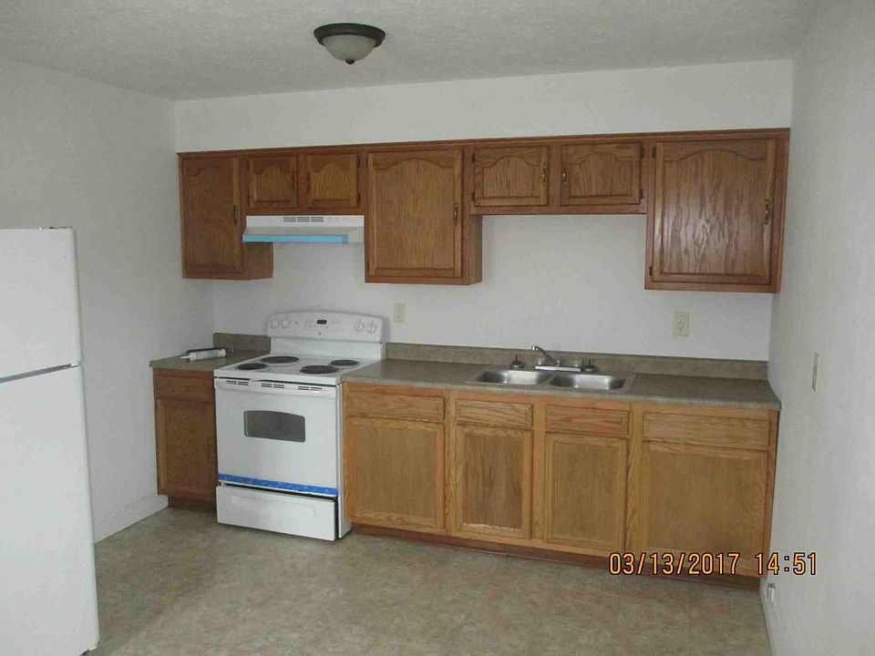 Kitchen includes stove and refrigerator