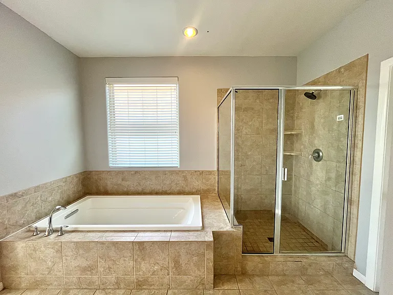 576 Glassford Ct — Photo 37