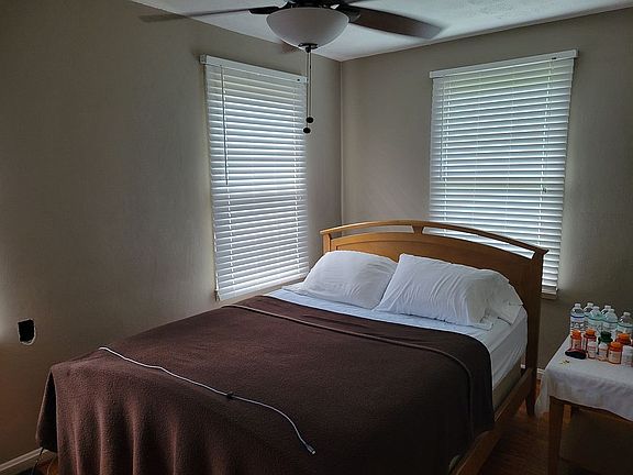 4th image of 524 W 66th St