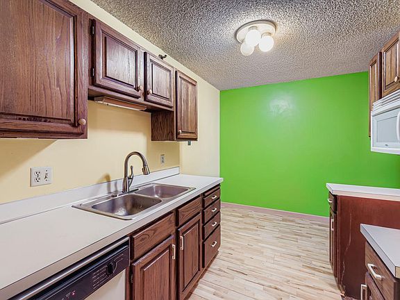 5th image of 1225 Lasalle Ave APT 905