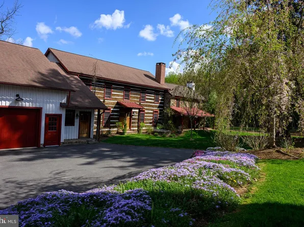 201 Pine Swamp Rd, Elverson, PA 19520