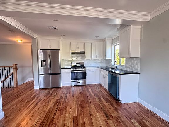 5th image of 131 Stroud Ave Floor 2