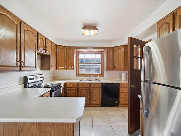 4th image of 615 6th St