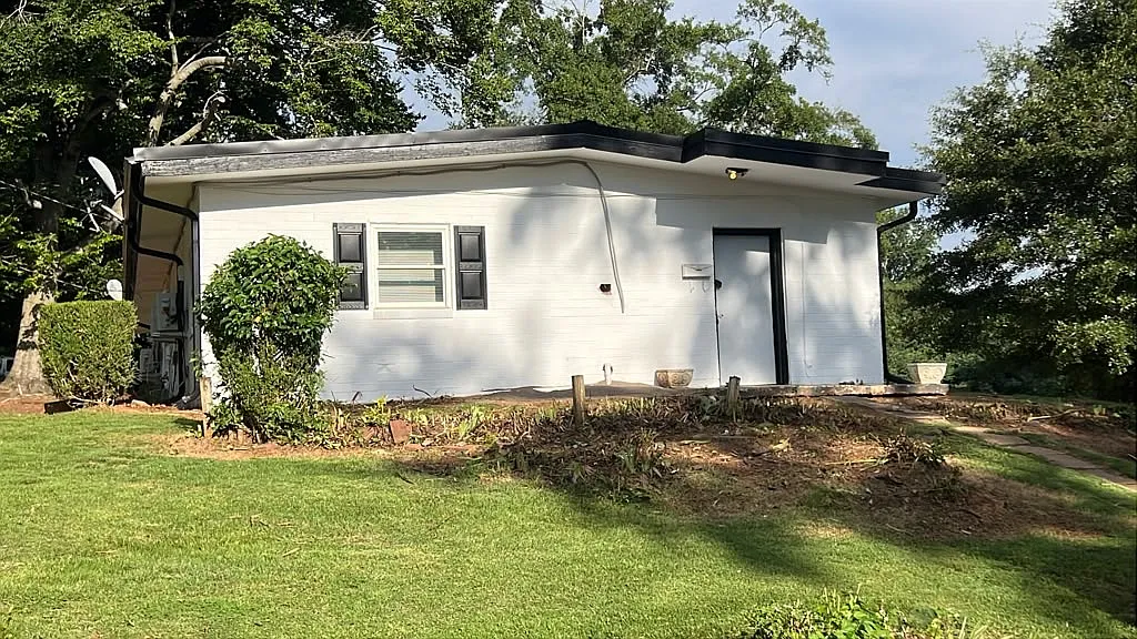 113 - 115 Norris CT C&R Realty — Photo 1