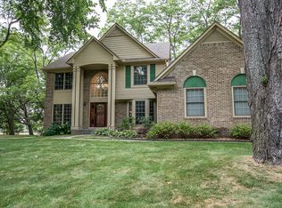 2784 Water Oaks Dr, West Bloomfield, MI 48324