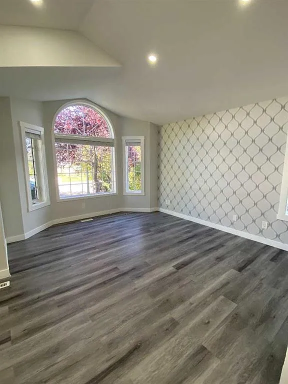 3 bed, 1.5 bath, 959 sqft, $2,050 — Photo 4