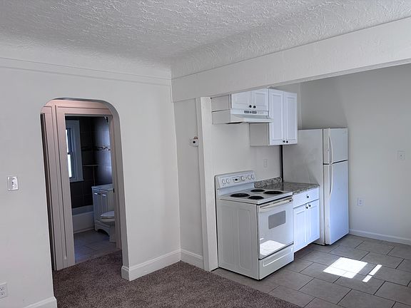 5th image of 1736 E Jarvis Ave