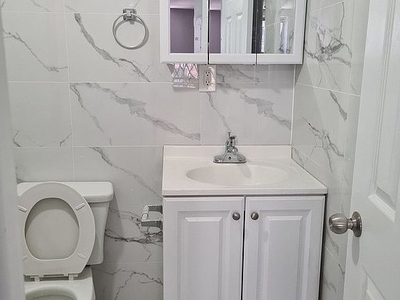 4th image of 81 Allen St #14