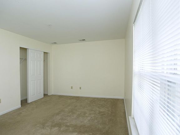 4th image of 1308 Hemlock Ct