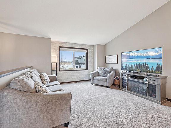 4th image of 8542 Ebben Cir NE