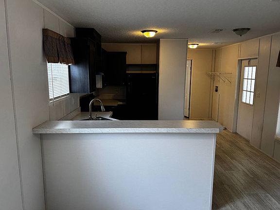 3rd image of 807 E Colonial Cir