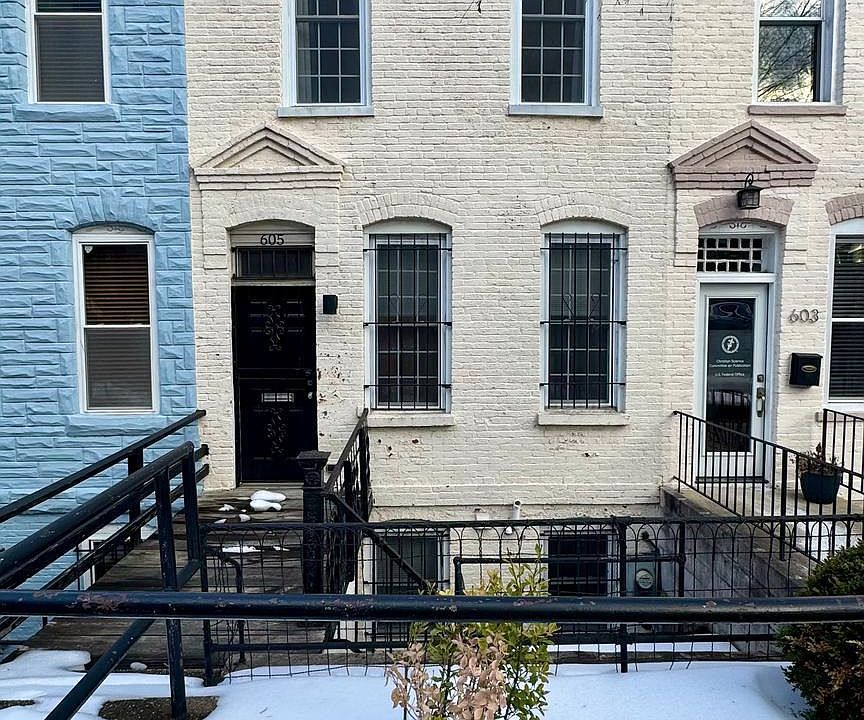 1st image of 605 2nd St NE