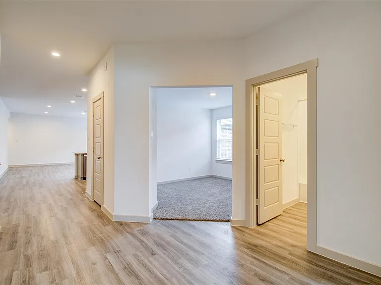 7911 Murciana Dr — Photo 6