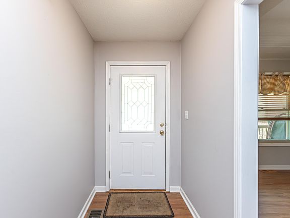 3rd image of 1013 Diamond Brook Dr