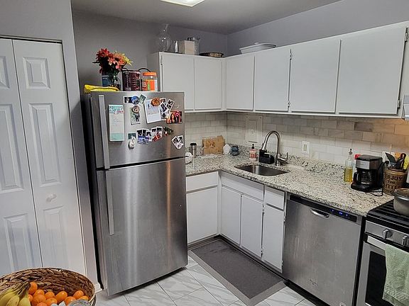 4th image of 28 Canterbury Sq APT 302