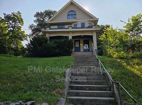 954 Hawthorne Ave, Cincinnati, OH