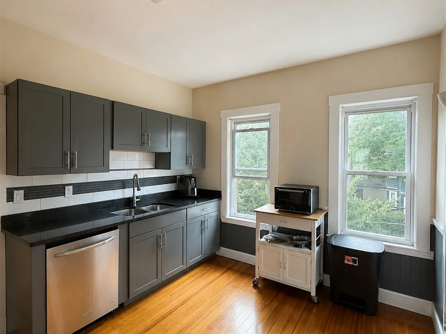 4 bed, $4,000 — Photo 2