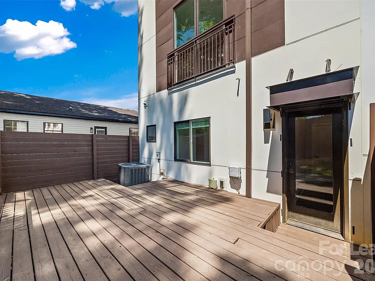 840 E 18th St #B — Photo 23