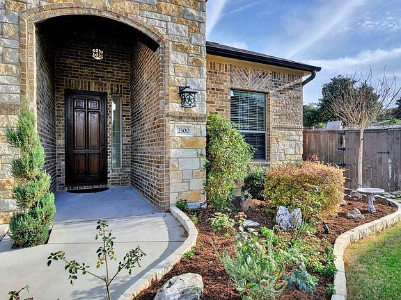 3rd image of 2100 Lookout Knoll Dr