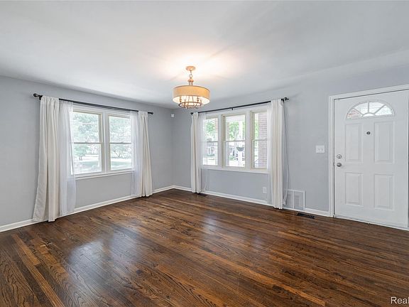4th image of 8729 Bellevue Rd