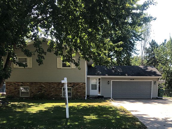 3rd image of 3020 166th Ln NE