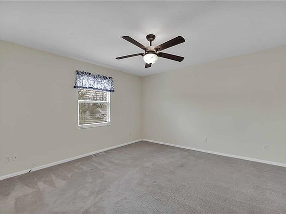 4th image of 550 Robinwood Ave
