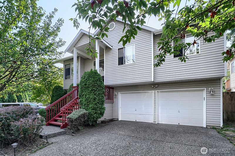 3rd image of 620 90th Street SW